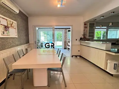 VENTA CASA 5 AMBIENTES BARRANCAS DE GUIDO