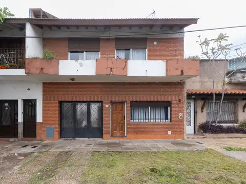VENTA PH 4 AMBIENTES CON PATIO - PARRILLA, COCHERA CUBIERTA Y TERRAZA