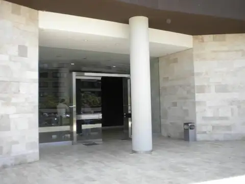 Oficina en Alquiler con 1 cochera