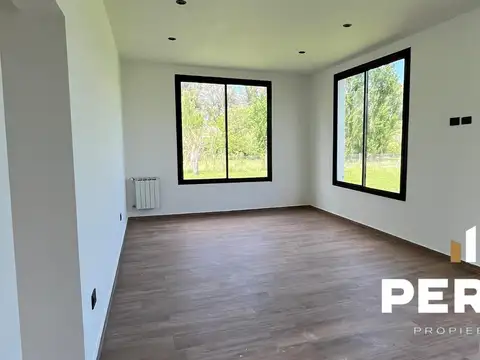 Casa en Venta con 3 cocheras