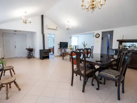 Casa en Venta con 2 cocheras