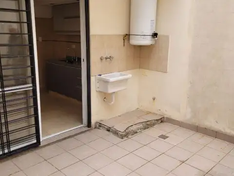 Depto Tipo Casa en Alquiler en Caseros, $ 700.000