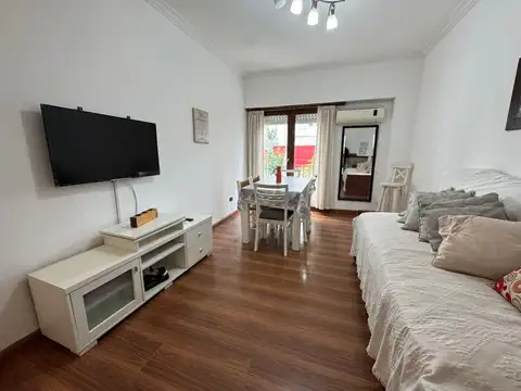 PH  3 ambientes a la calle  con dependencia en Terminal Vieja