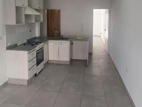 Muy Lindo Dpto. 2 amb. 2° al Frente