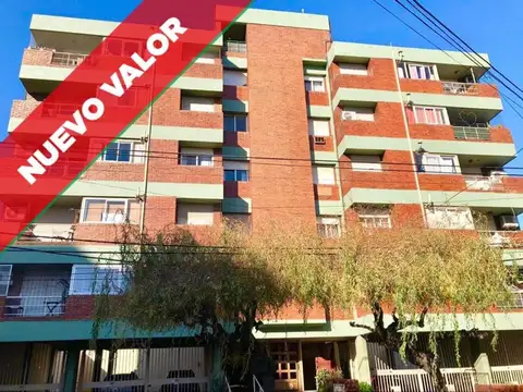 Departamento tres ambientes en muy buen estado y ubicación.