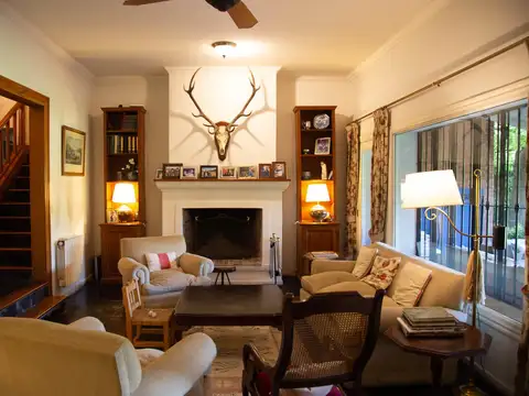 Casa 10 ambientes con 4 baños