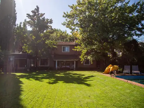 Casa en Venta, 5 dormitorios, en las Lomas, San Isidro