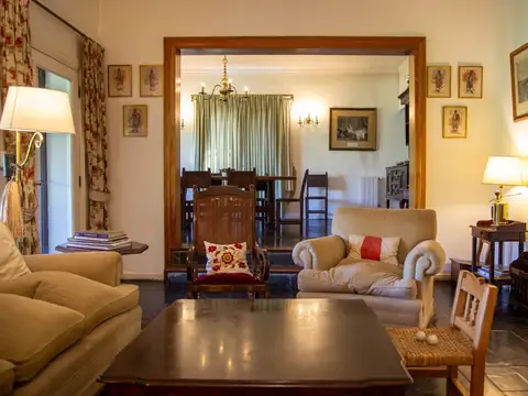 Casa en Venta con 4 cocheras