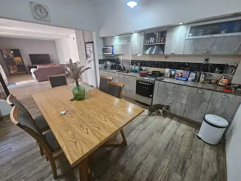 Depto Tipo Casa en Venta de 4 dormitorios
