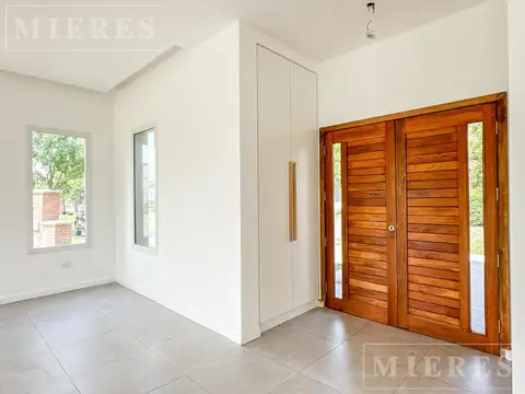 Casa en Venta en Pilar del Este - Santa Guadalupe, USD 245.000