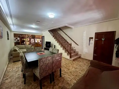VTA CASA 4 AMB / COCHERA / PATIO / BUENA UBICACION