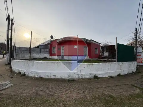 Venta Casa y Local con Renta en Peñarol a Reciclar