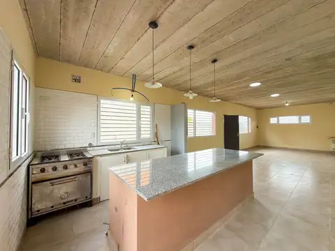 Casa 3 ambientes con 2 baños
