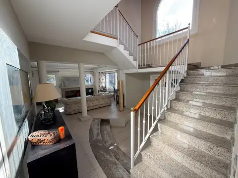 Casa 5 ambientes con 5 baños