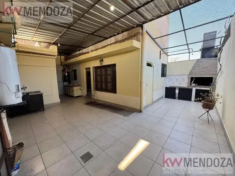 Casa 5 ambientes con 3 baños