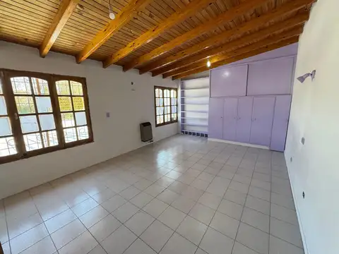 Casa en barrio Jardín Aeroparque