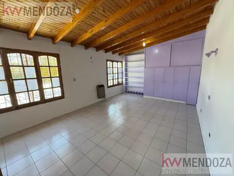 Casa en barrio Jardín Aeroparque