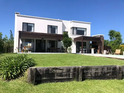 Aristóbulo del Valle 4591