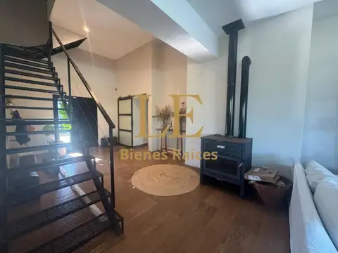 Casa 6 ambientes con 4 baños