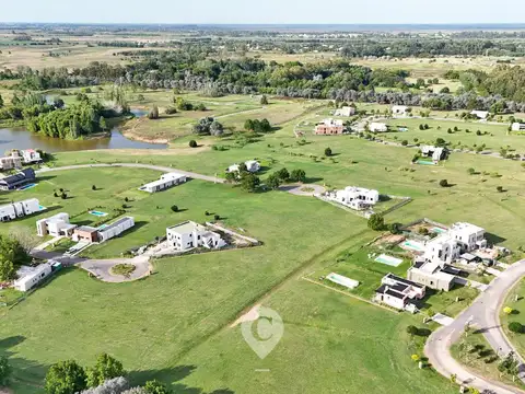 Terreno en Venta con vista a la laguna en El Campo. 2da Etapa. 1326 m2. Los Cardales