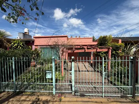 Casa 3 ambientes , alquiler ,Villa Luzuriaga 