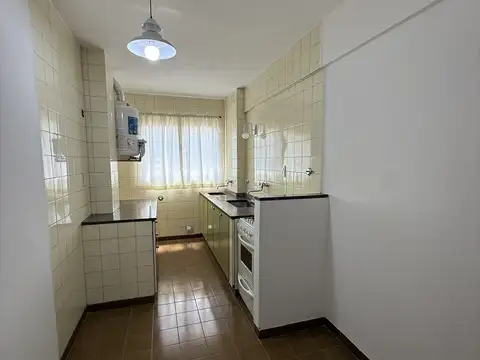 2 ambientes Centrico, amplio, cocina separada, balcón