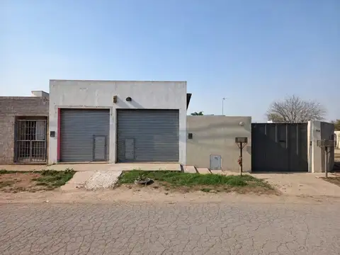 CASA EN VENTA + 2 LOCALES COMERCIALES