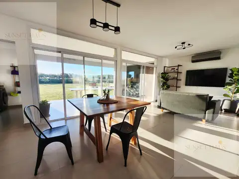 Casa 4 ambientes con 2 baños