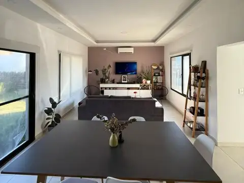 CASA EN NUEVO LORETO CON MUCHA LUMINOSIDAD