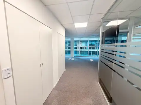 Oficina Premium con 3 Cocheras | Seguridad 24 hs | 4 Despachos | Sala de Reuniones, Vicente Lopez