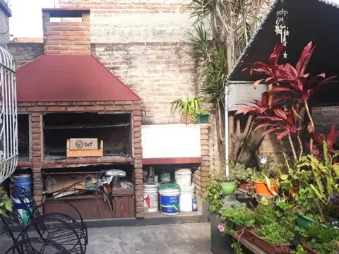 EN VENTA EN EL PALOMAR CASA DE 3 AMBIENTES CERCANA A LA COLECTORA, AMPLIO TERRENO - FICHA 9290