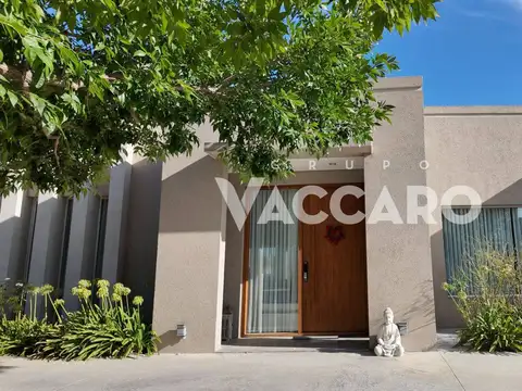 Casa en Alquiler con 4 cocheras