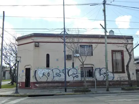Casa con gran potencial sobre Av. Italia – Tigre