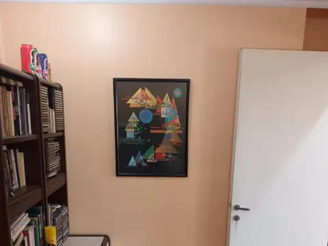 Dpto 3 amb en el centro de Lomas - Apto Profesional