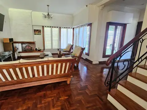 Casa en Venta con 5 cocheras