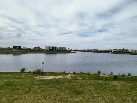 Venta- Lote en Puertos Del Lago - Barrio Riberas