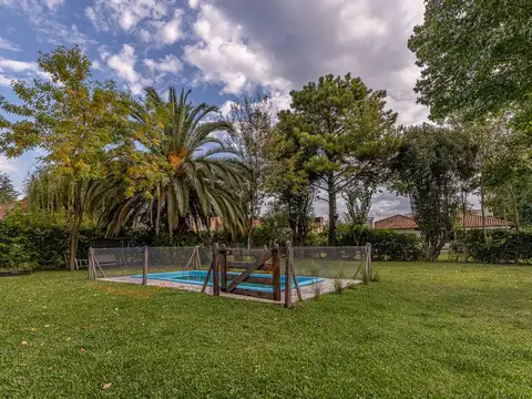 Casa en venta en Country Banco Provincia Moreno 100