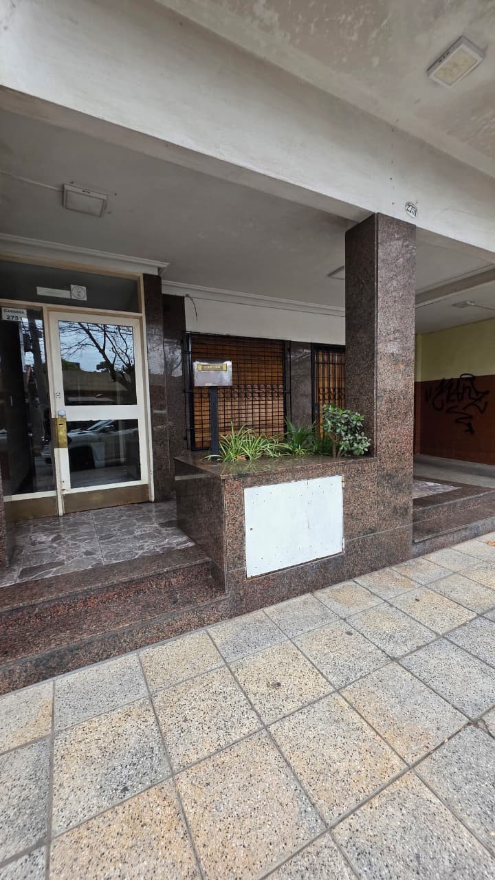 Cavassa 2700, Piso 1