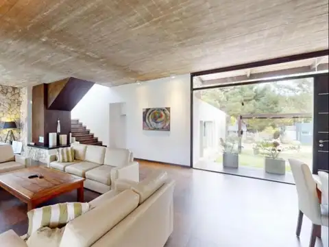 Casa 5 ambientes con 4 baños