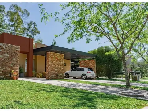 Av. Gral. Juan Domingo Perón 4100