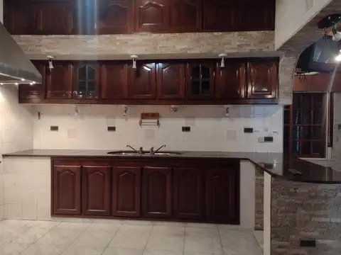Casa en Venta con 4 cocheras