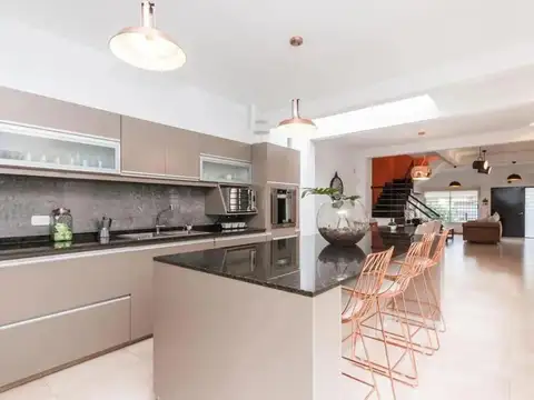 Casa 4 ambientes con 3 baños