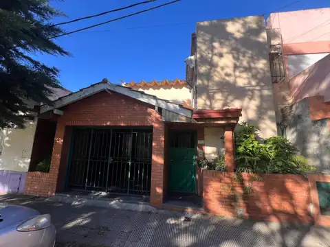 Casa venta de cinco dormitorios, Tolosa, La Plata