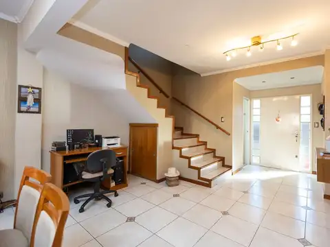 VENTA CASA EN CIUDAD JARDIN 5 AMBIENTES - PERMUTA