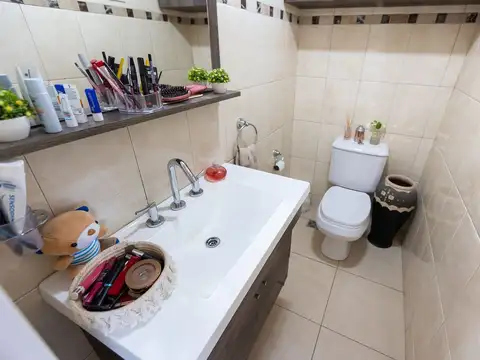 Casa 5 ambientes con 2 baños