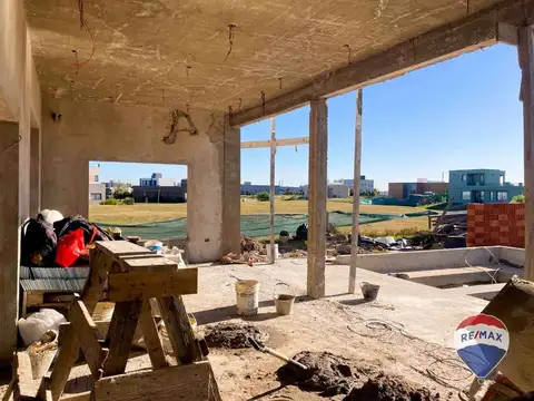 Casa en Venta con 4 cocheras