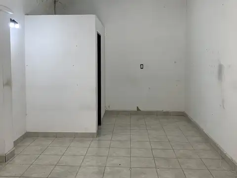 Local en Alquiler en Tablada, $ 450.000