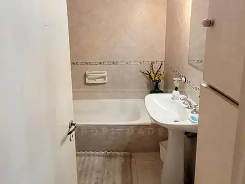 Casa 7 ambientes con 2 baños