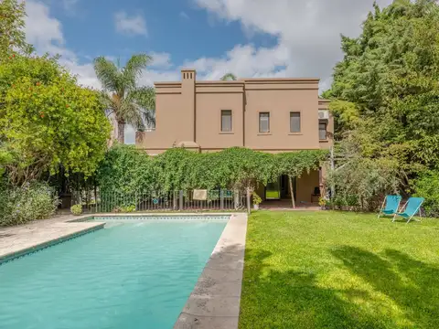 Casa en Venta con 4 cocheras