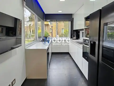 Casa en Venta con 5 cocheras